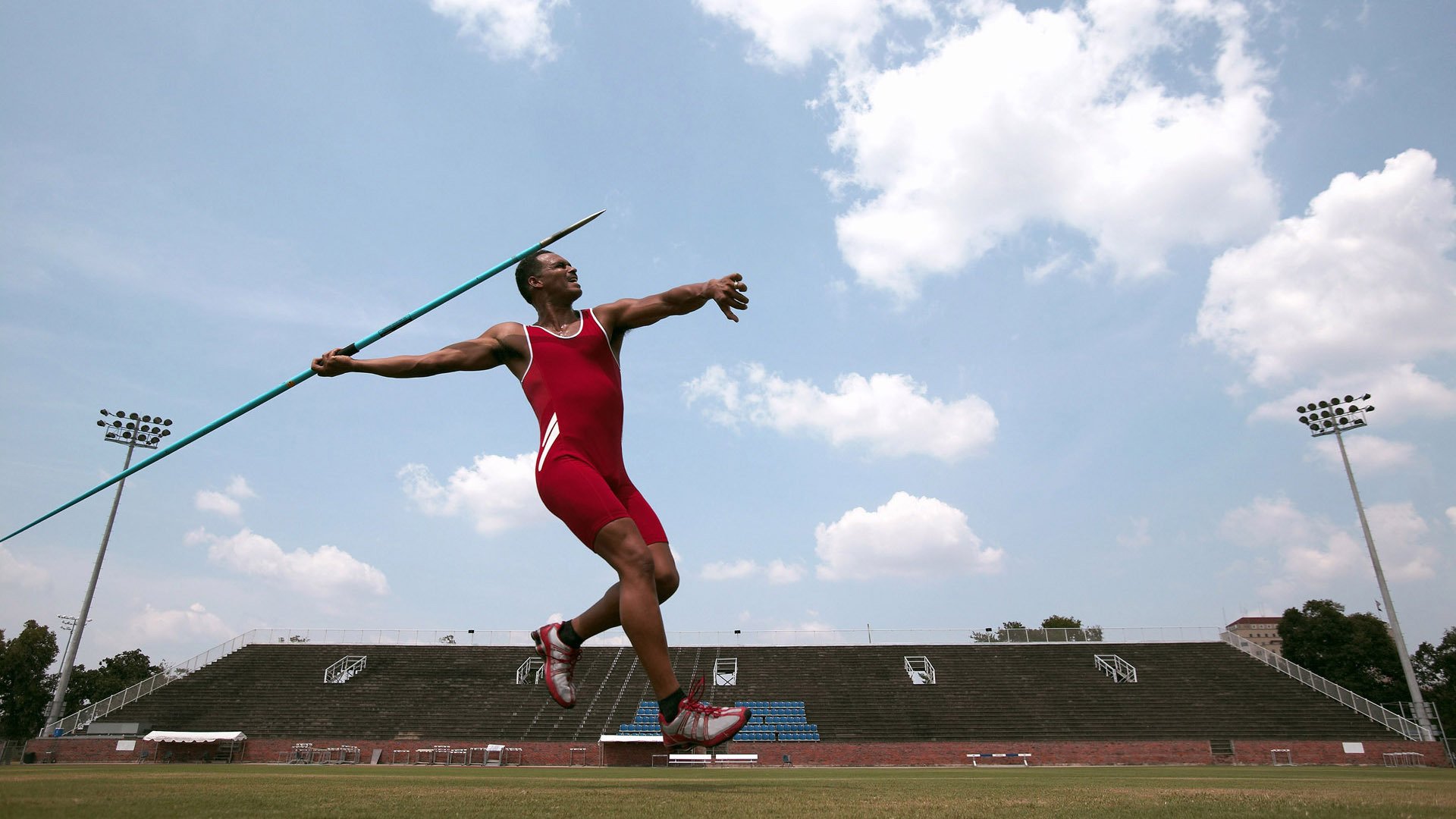苏炳添开跑瞬间优势明显全场沸腾，苏炳添i